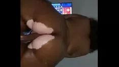 Jouer Vitiligo intospyram simule le cul huilé de liyahthebunni
