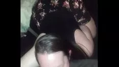 Abspielen Unförmiger Brunet füttert Arsch