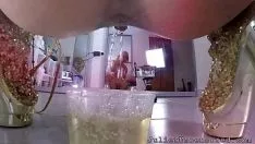 Reproducir gopro pov bts rubia asiática striptease se somete a egoies y gastar un centavo en mussy salón